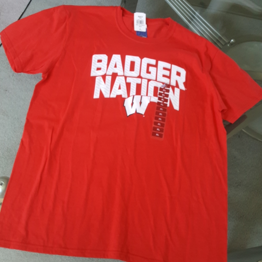 College. Campus. Badger t shirt.  XL NWT